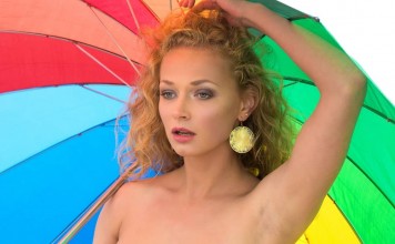 Rada jih pokaže Eroticne zgodbe Lili na plazi