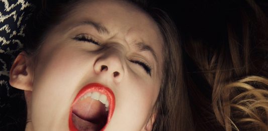 Rada bi se igrala erotična zgodba Igra